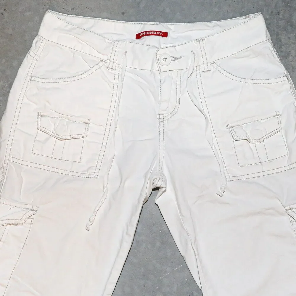 UNIONBAY Women's White Cargo Bermudas - Picture 2 of 4